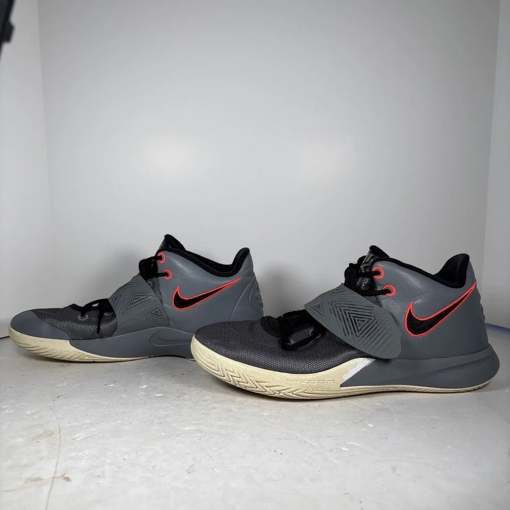 Size 11 Nike‎ Kyrie Flytrap III Cool Grey Sneakers BQ3060-010